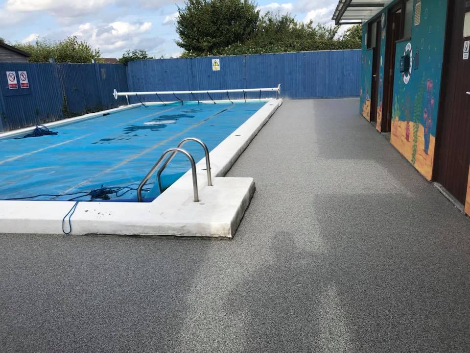 outdoor-pool-surround