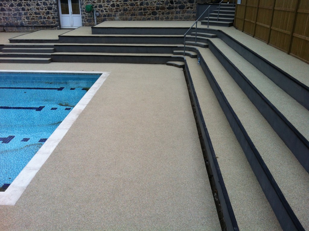 school-in-guernsey-rubbaflex-pool-surround1-1024x765-1-2